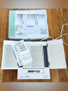 JERDON First Class Lighted Tri-Fold Makeup Mirror - White 5x